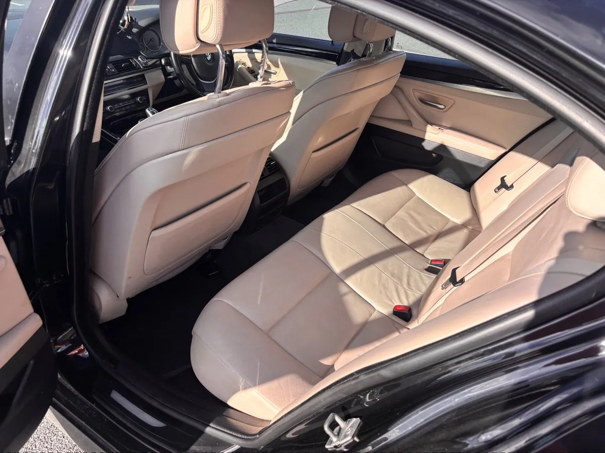 BMW 5-Series 2011 - Image 4