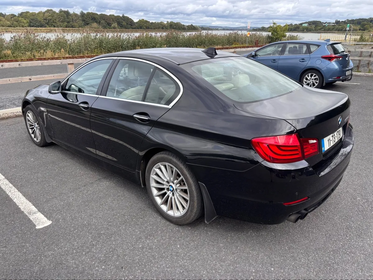 BMW 5-Series 2011 - Image 1