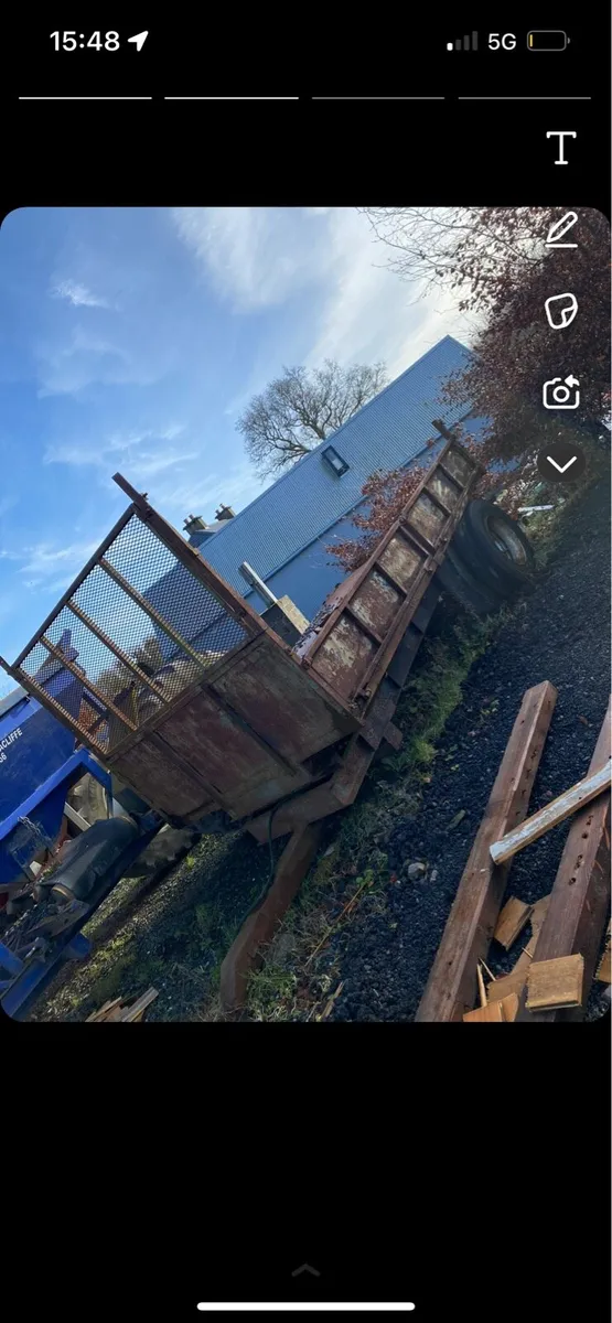 Tipping trailer