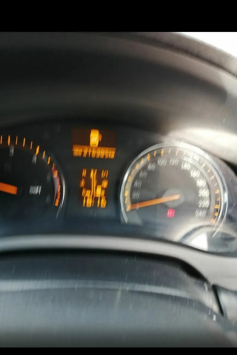 Toyota Avensis 2010 - Image 3