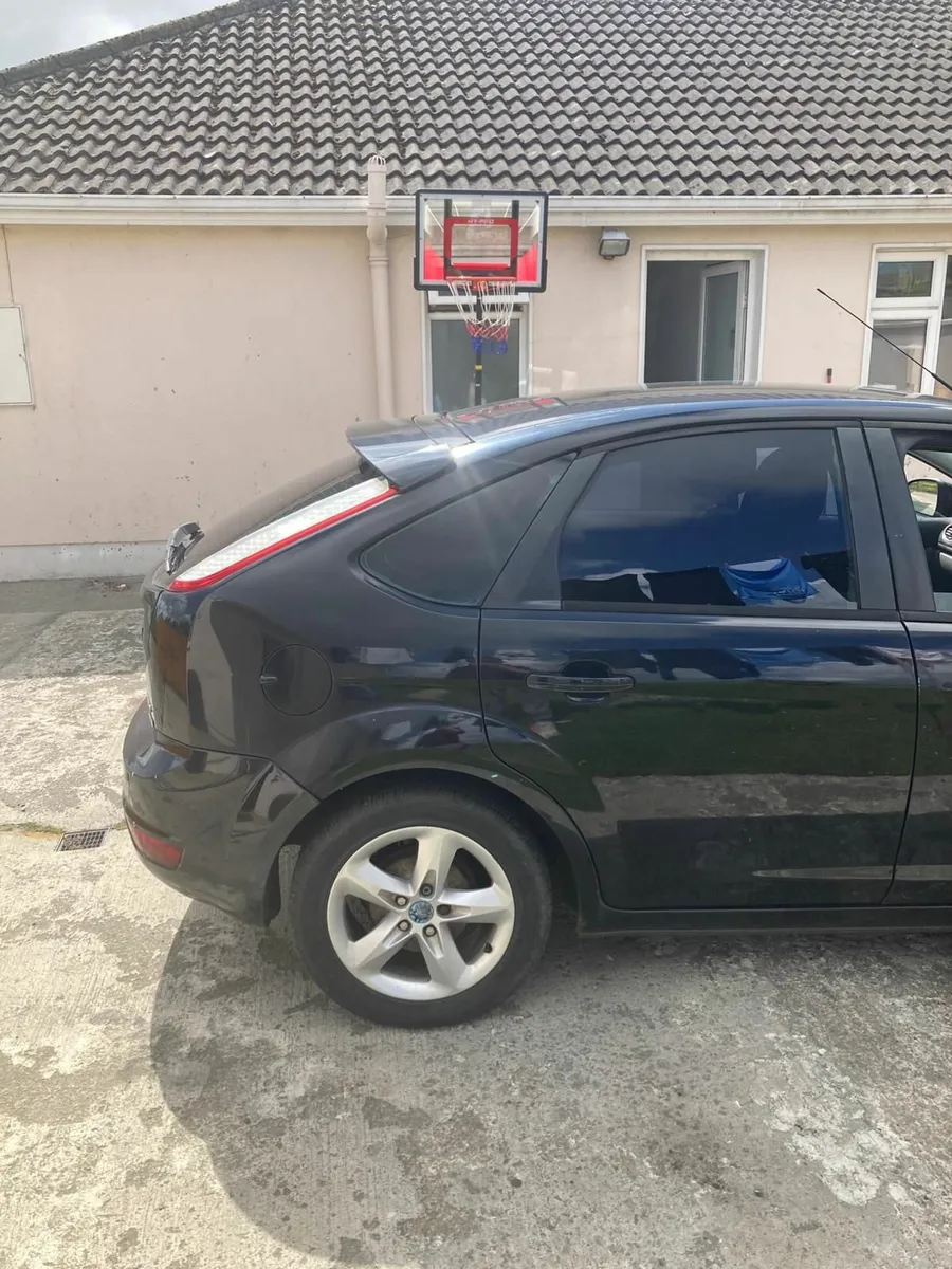 Ford Focus 2010 - Image 3
