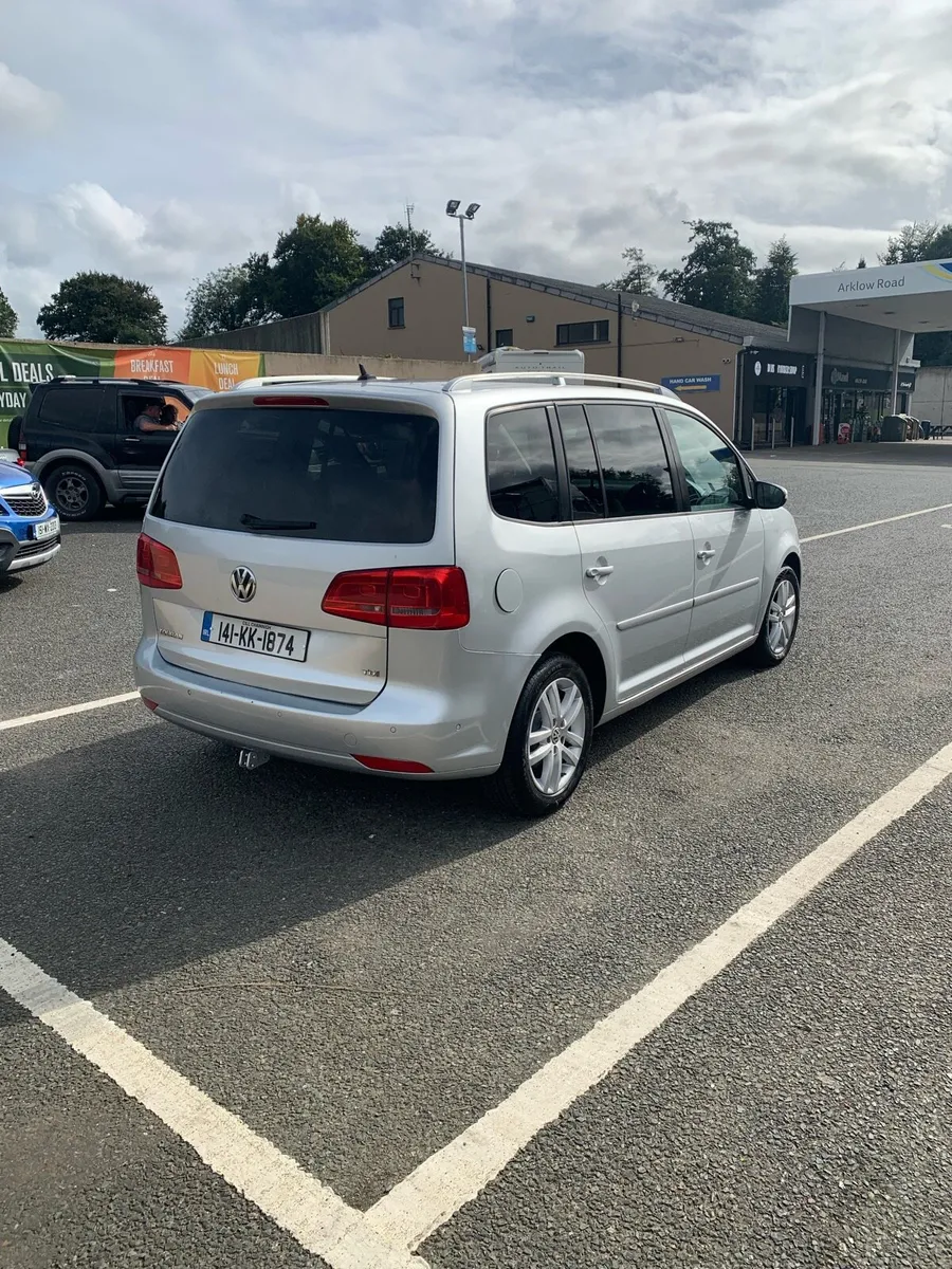 Vw touran 1.6 tdi low mileage - Image 3