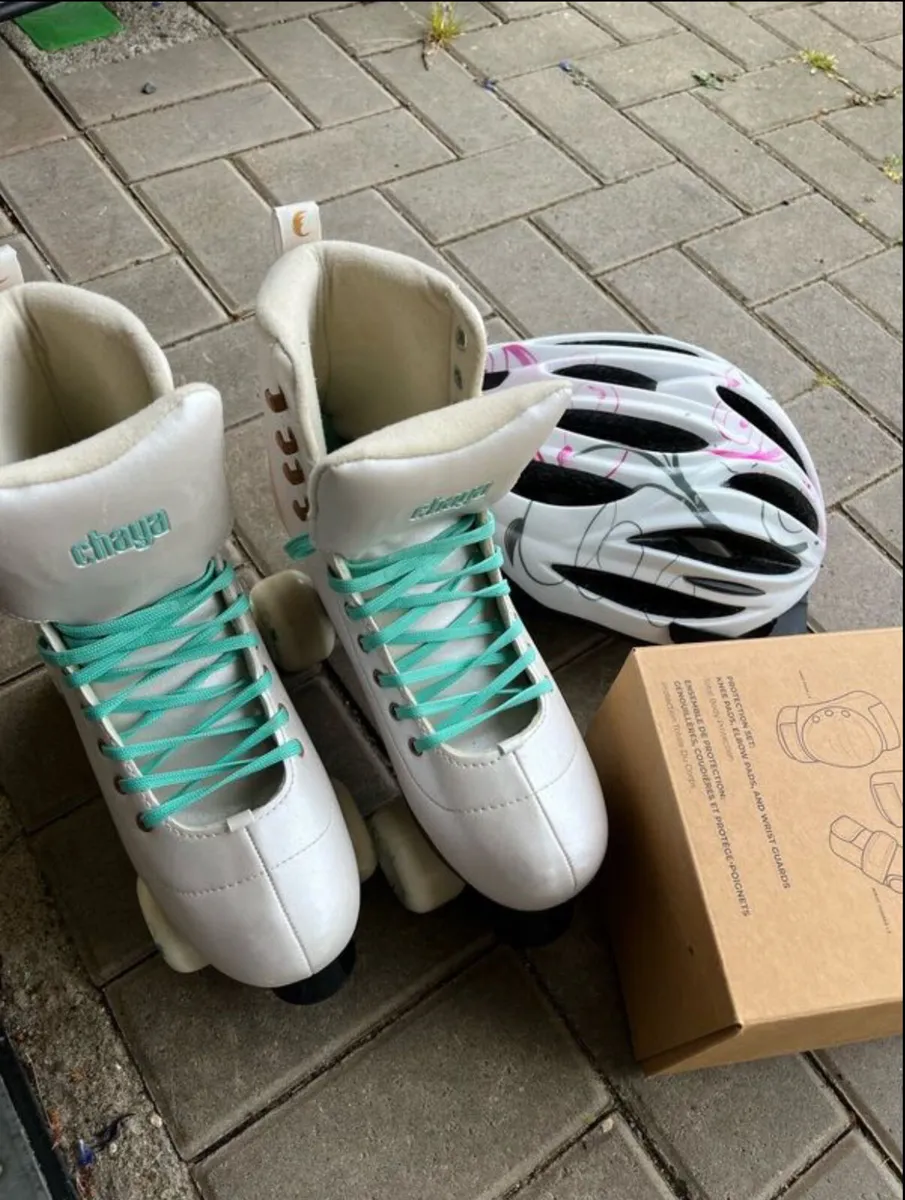 SET! NEW! Rollerblades 39-42 chaya Rolleeskates - Image 1