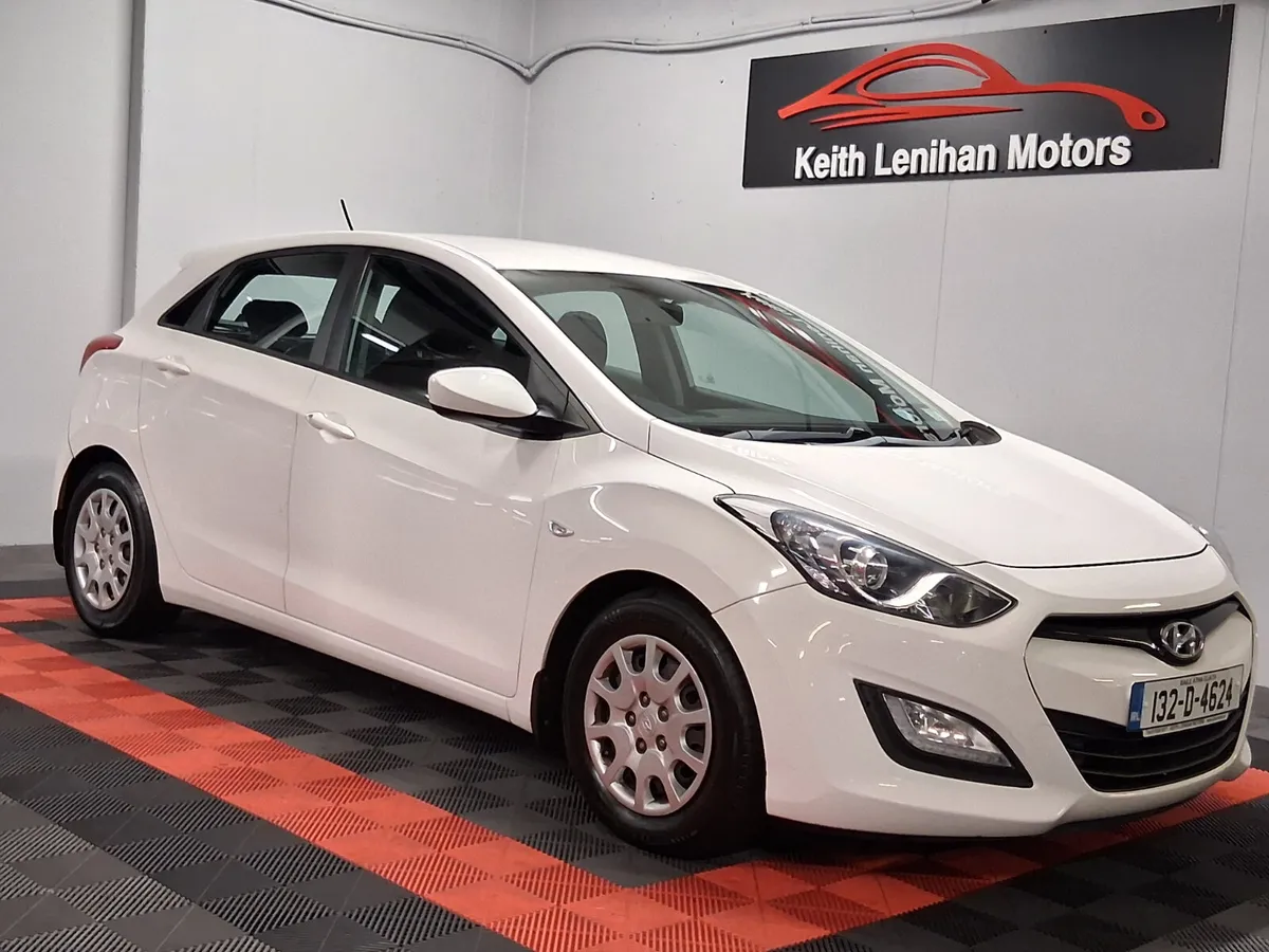 2013 Hyundai i30 **LOW MILEAGE** - Image 3