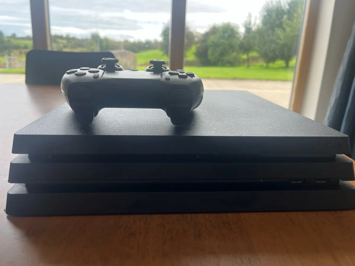 Ps4 Pro 1tb + Games - Image 2