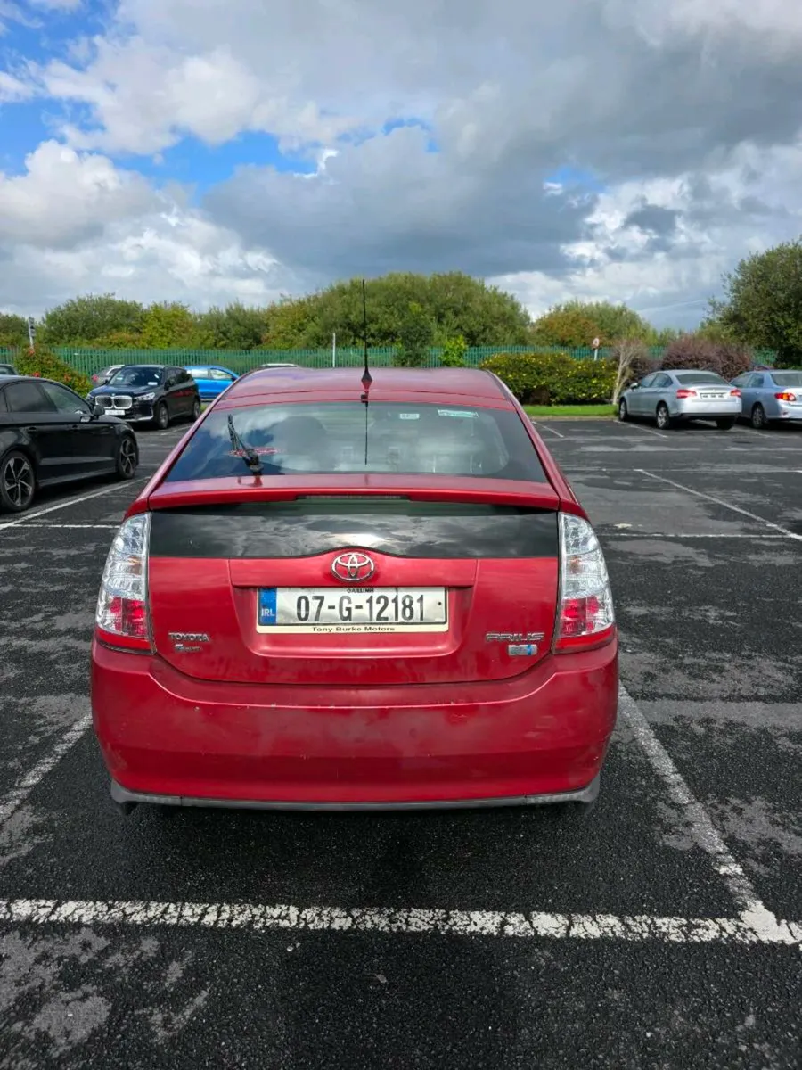 Toyota prius - Image 2