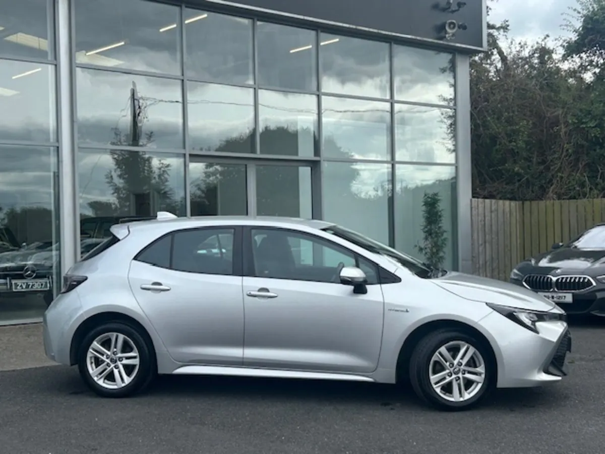 Toyota Corolla 1.8 Hybrid Aura Hatchback - Image 4