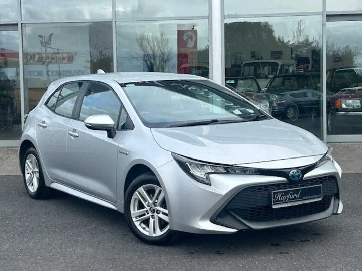 Toyota Corolla 1.8 Hybrid Aura Hatchback - Image 3