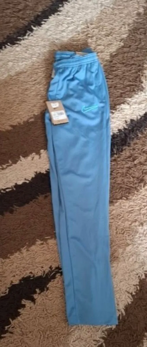 Boys nike tracksuit bottoms age 12 - Image 1