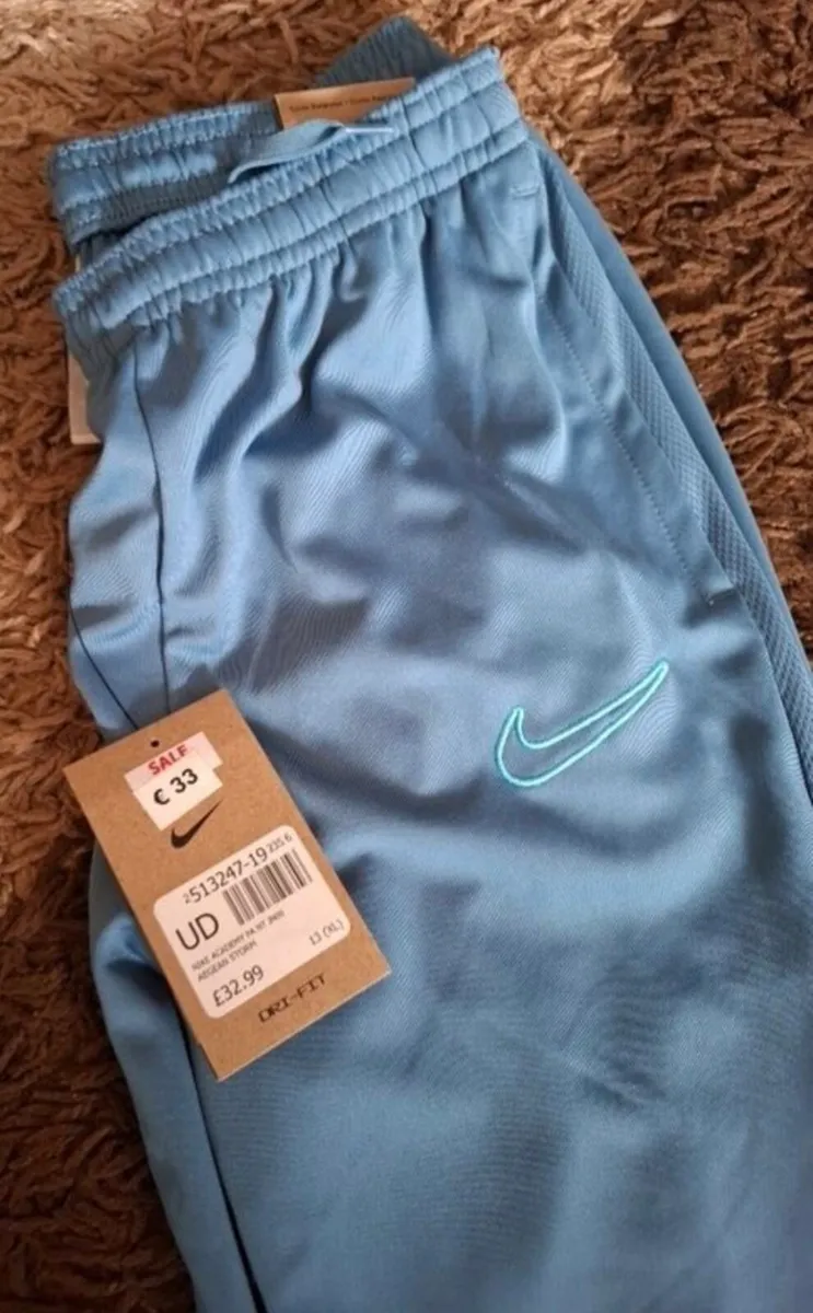 Boys nike tracksuit bottoms age 12 - Image 2