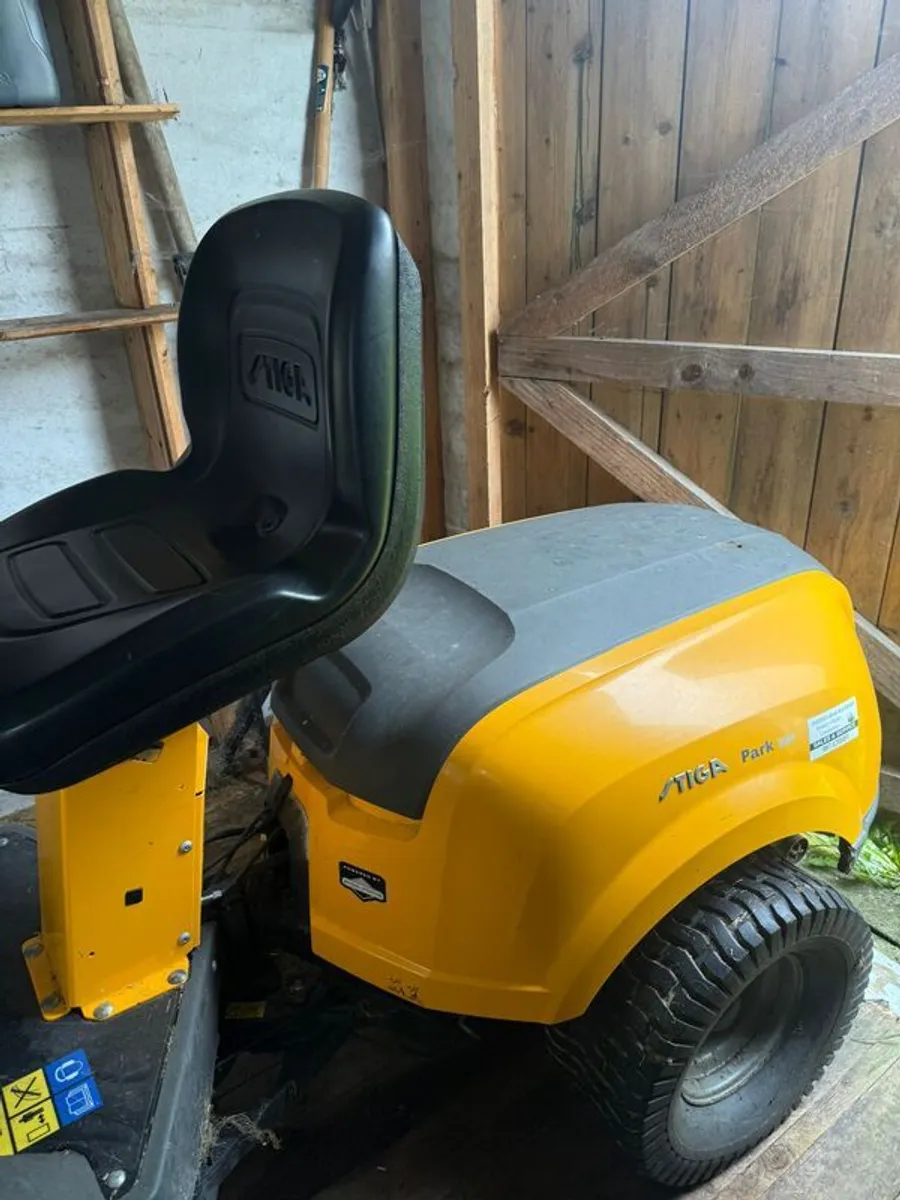 Stiga ride on lawnmower - Image 2