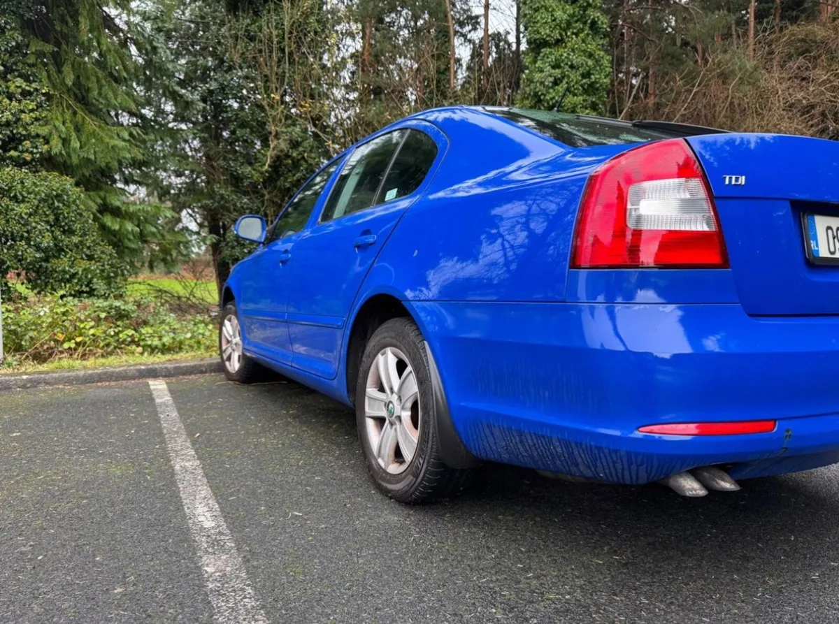 Car - Image 3
