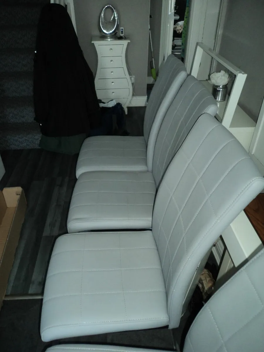 Dinning room chairs - Image 2