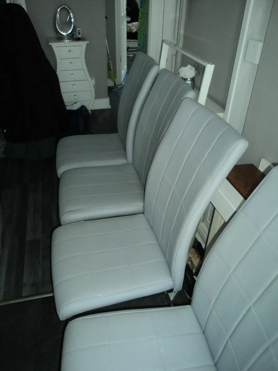 Dinning room chairs - Image 3
