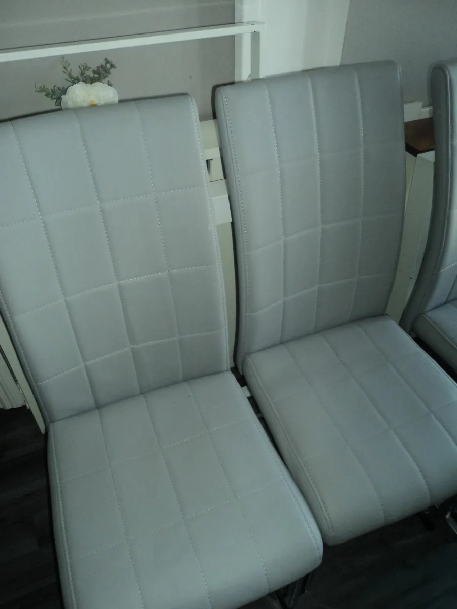 Dinning room chairs - Image 4