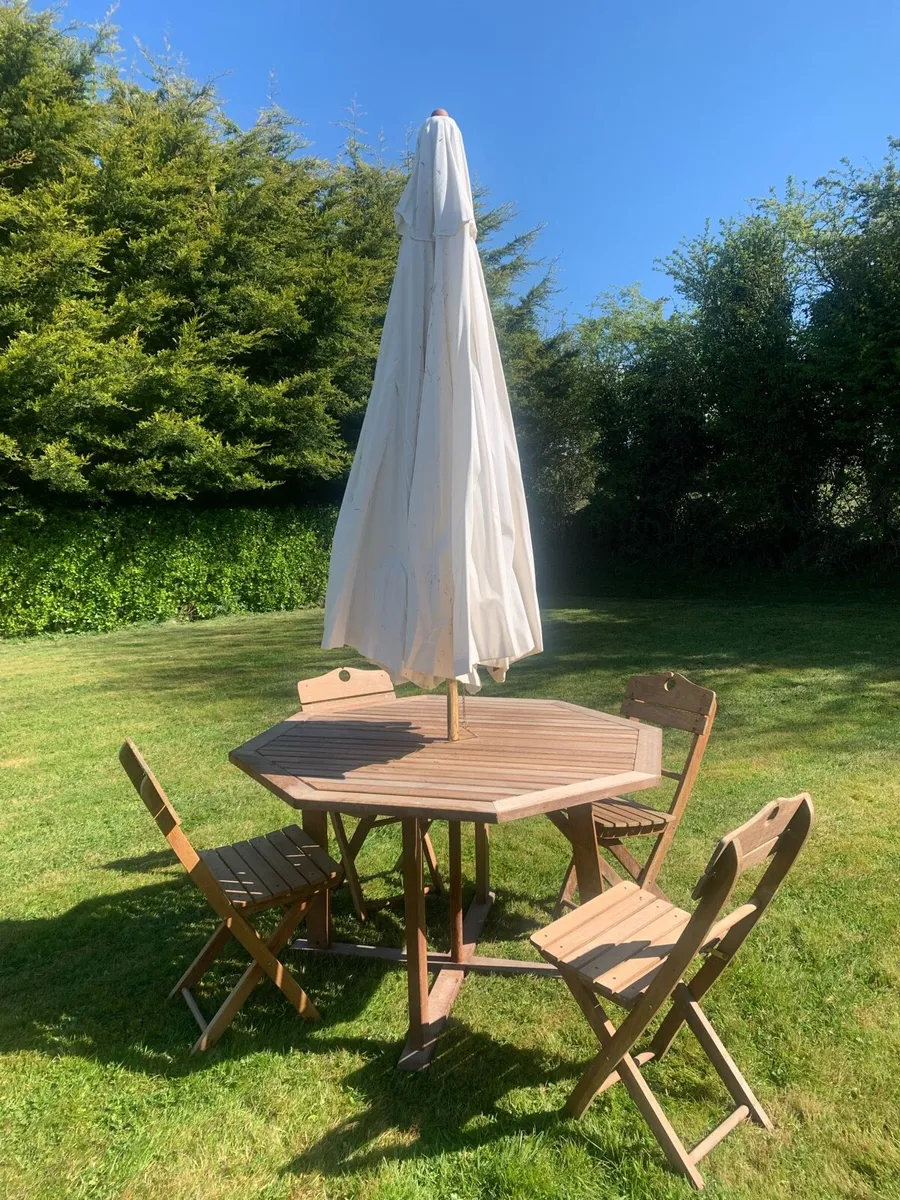 Garden table & Chairs