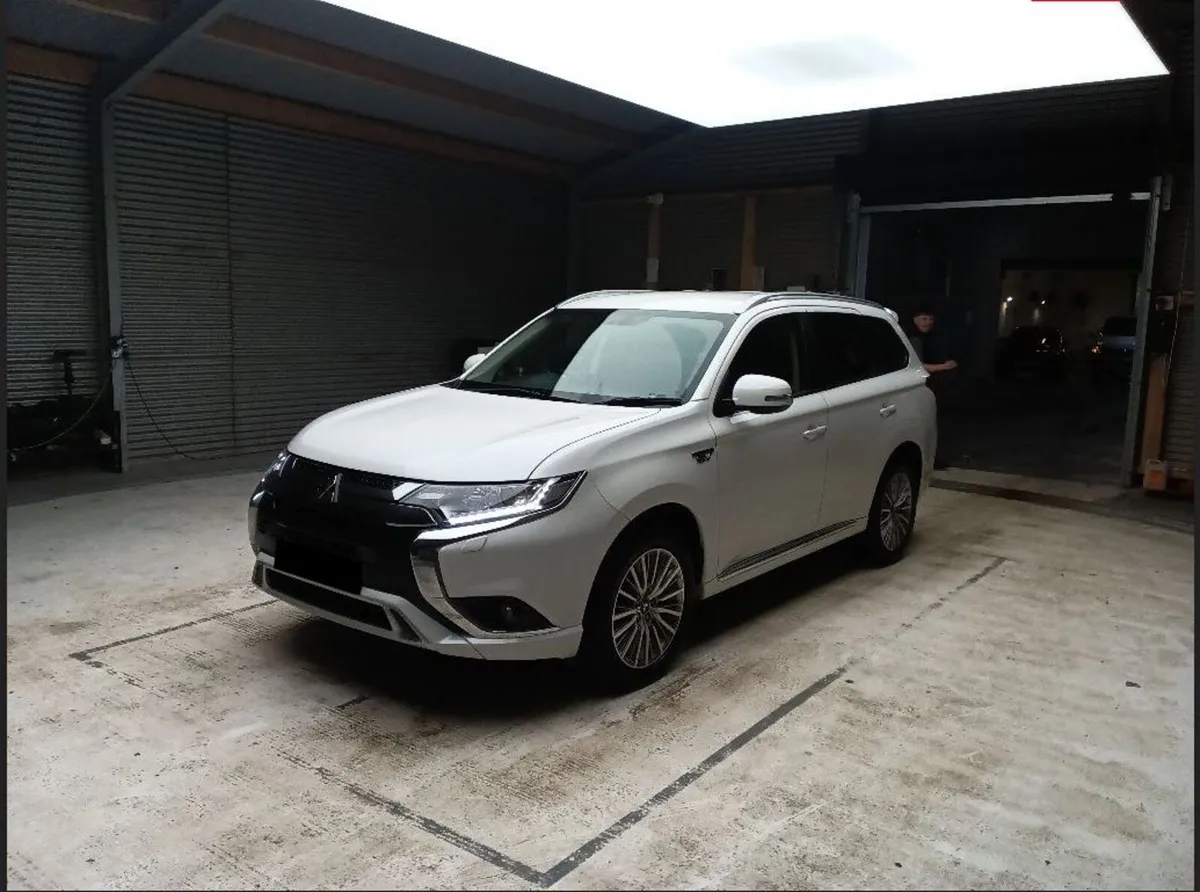 MITSUBISHI OUTLANDER DESIGN PHEV 13.8KwH BATTERY - Image 1