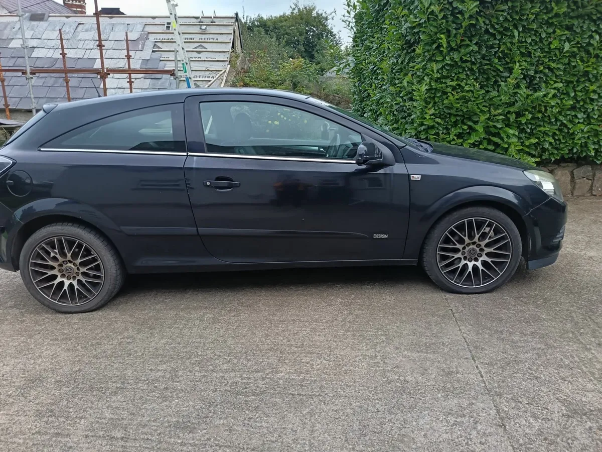 Opel Astra 2010 - Image 1