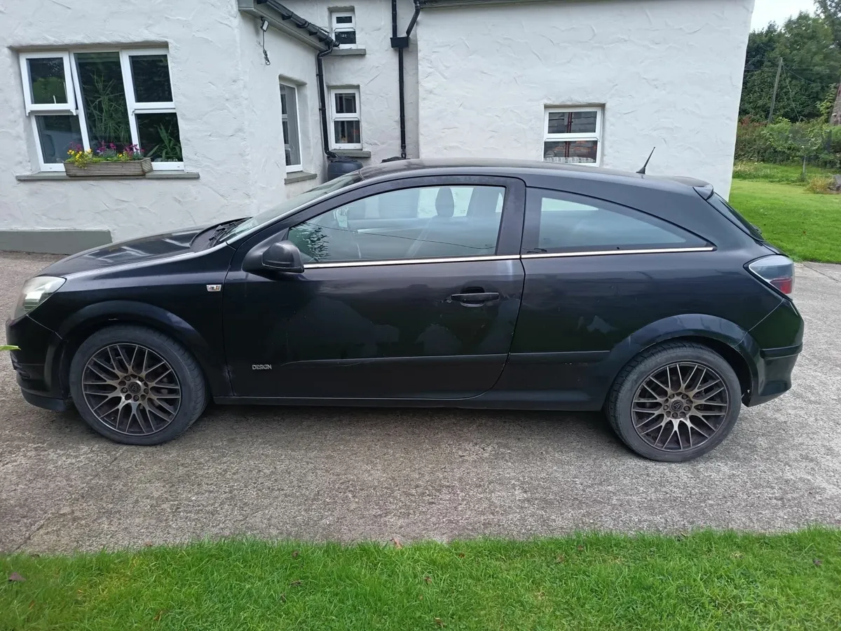 Opel Astra 2010 - Image 2