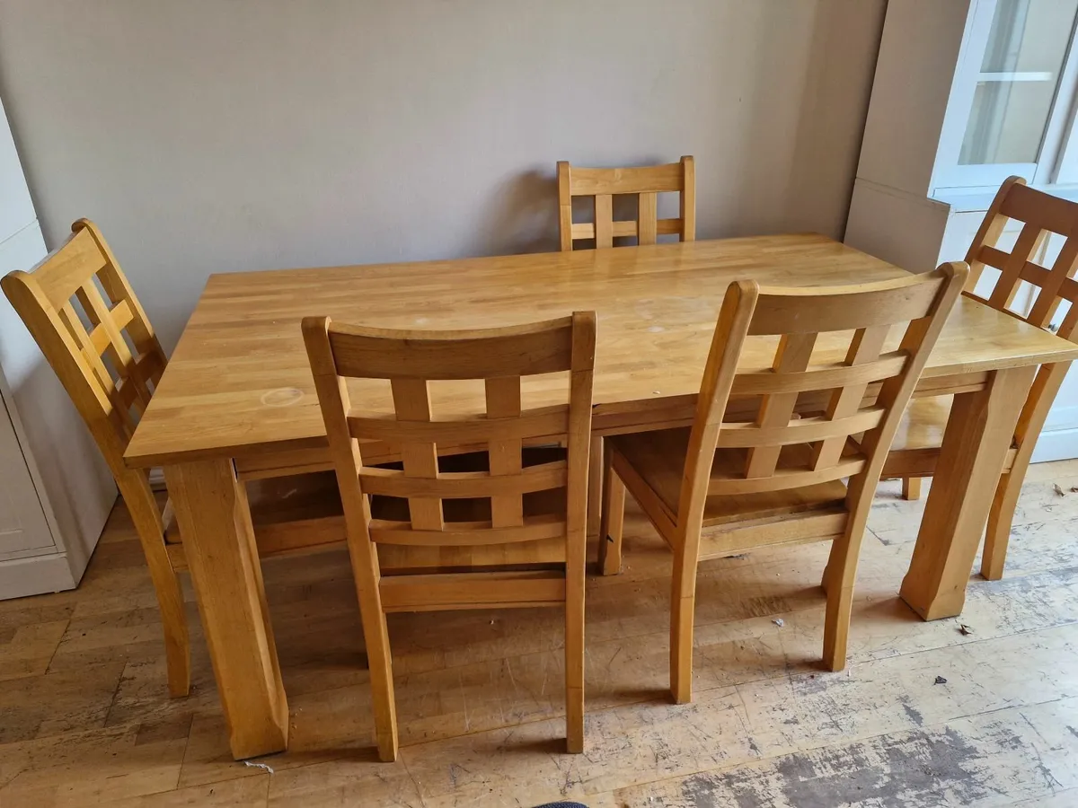 Kitchen table and chairs - Image 1
