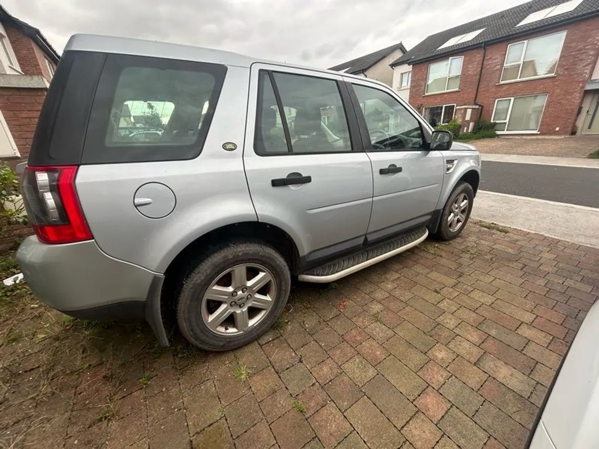 2010 Land Rover Freelander - Image 1