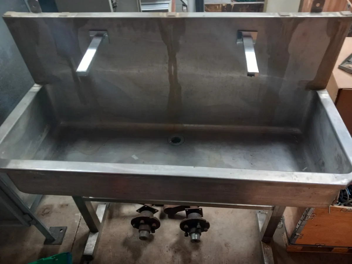 Wash station and other items - Image 2