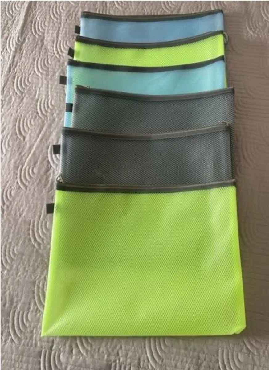 Mesh multi-coloured zip folders