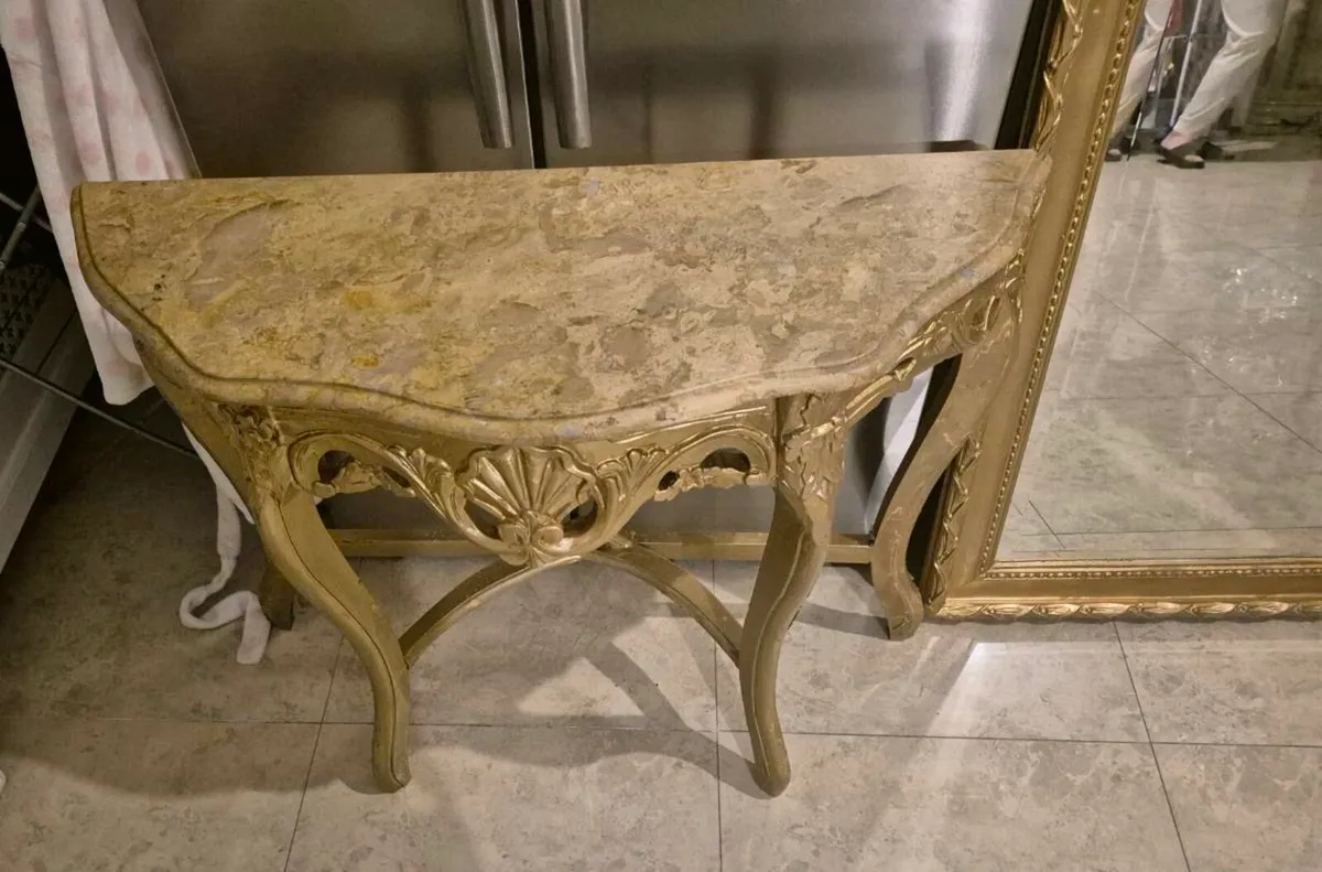 Hall Table with matching Mirror
Gold gilt coloured - Image 3