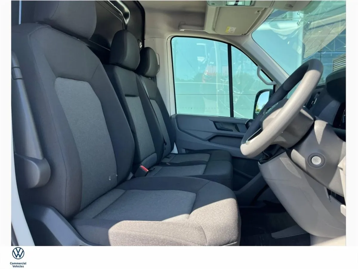Volkswagen Crafter Highline 30 MWB 140HP M6F Manu - Image 2