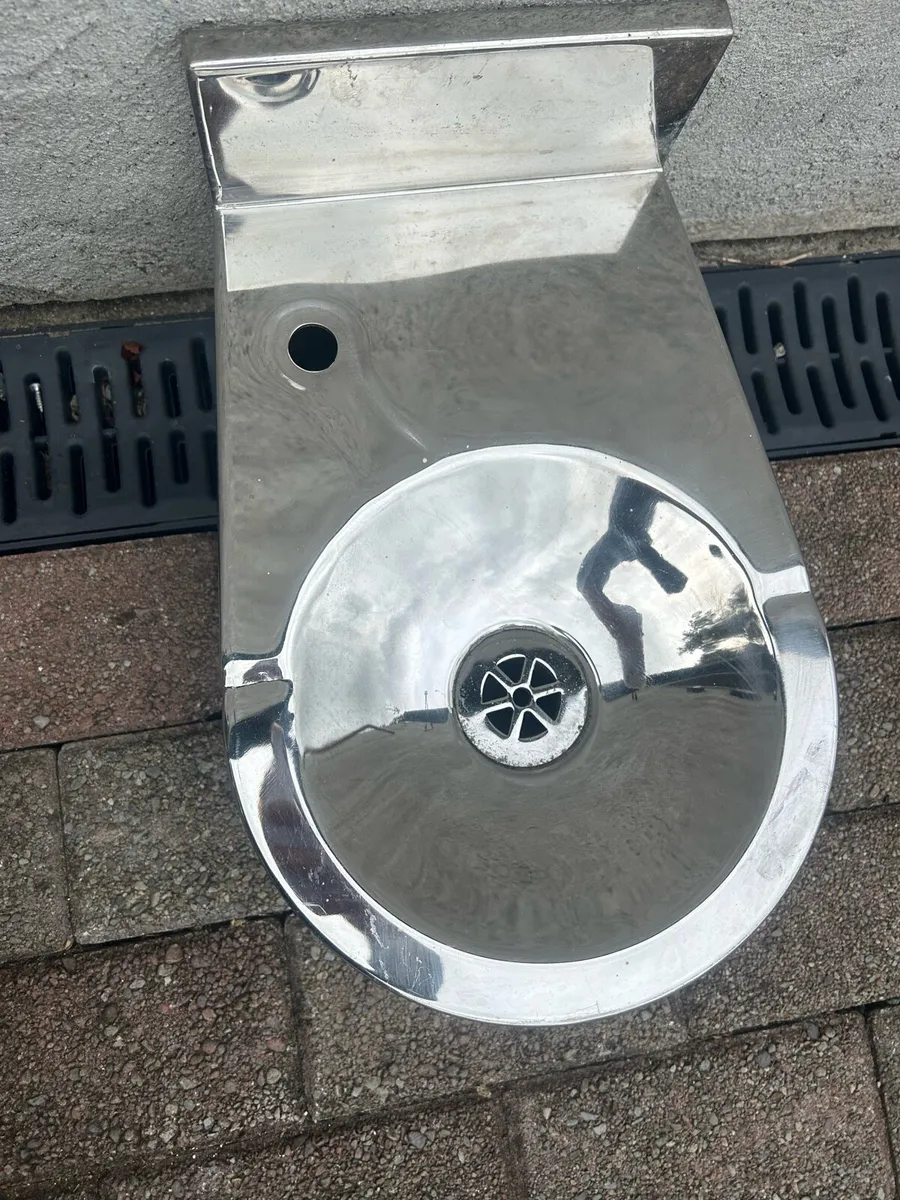 Drink Fountain wall mount stainless steal - Image 1