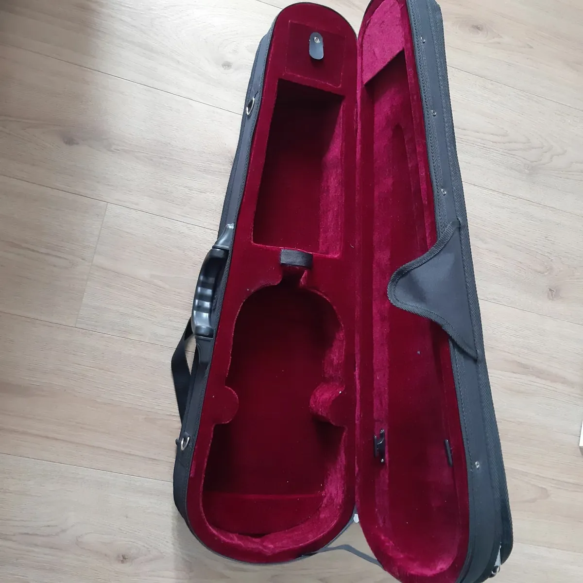 New 4/4 size violin case - Image 1