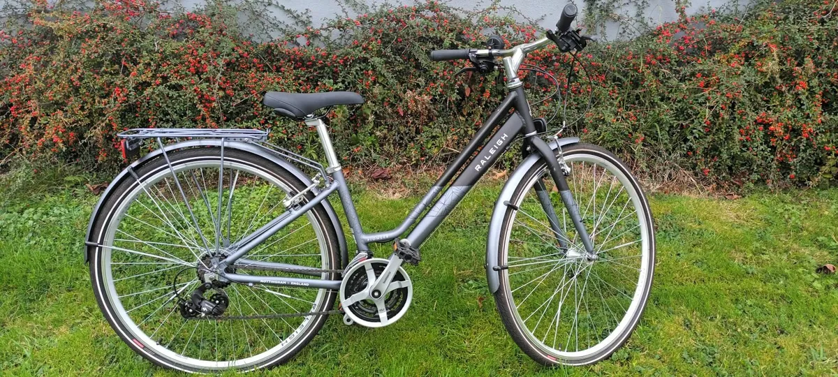 Ladies lightweight Raleigh bike - Image 1