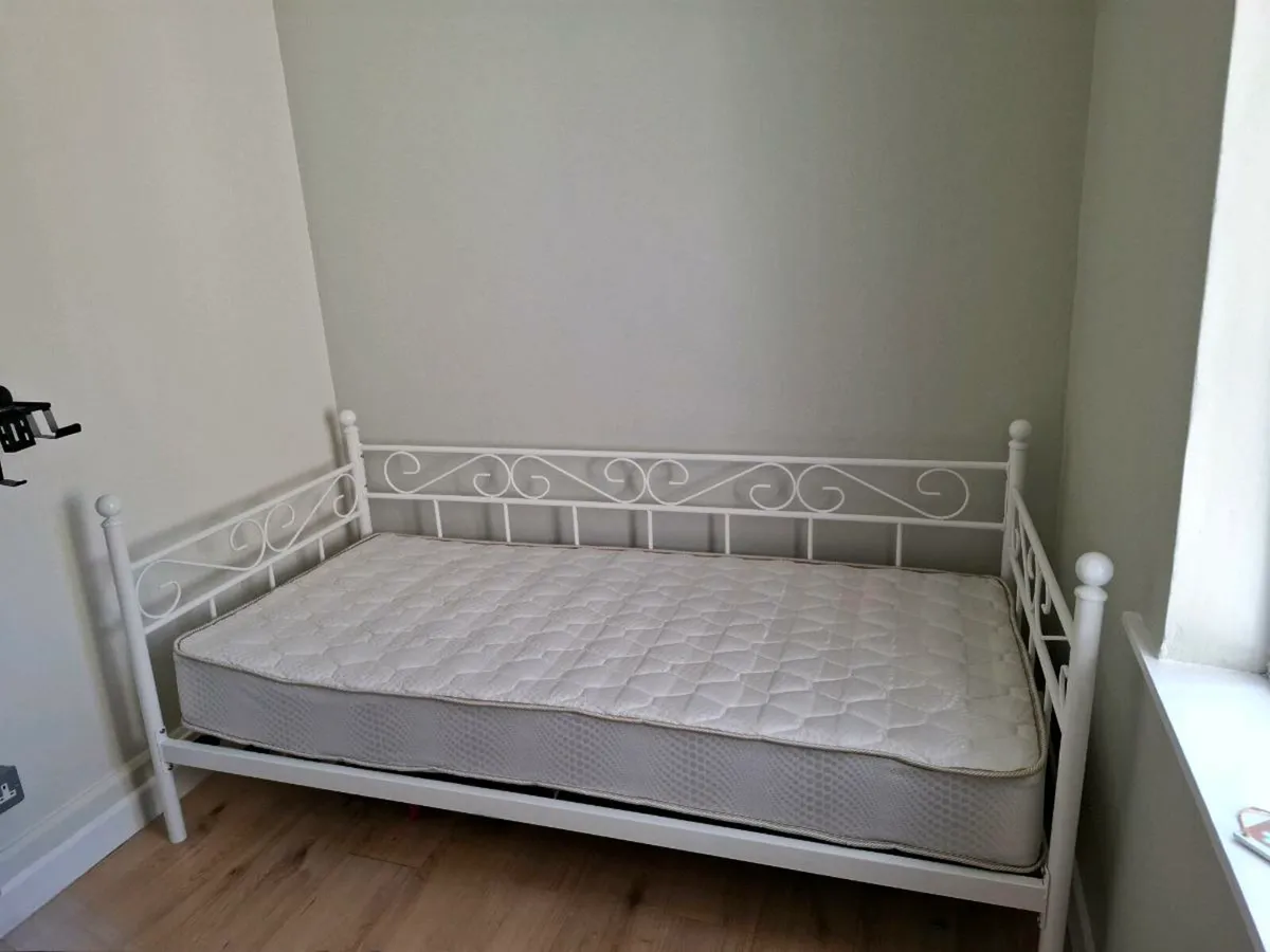 Day bed - Image 2