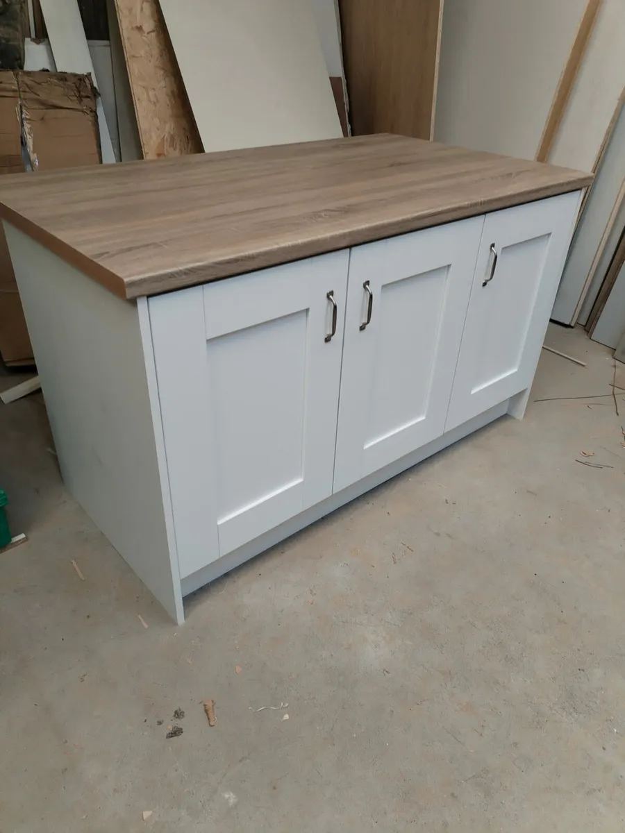 Kitchen island - Image 2