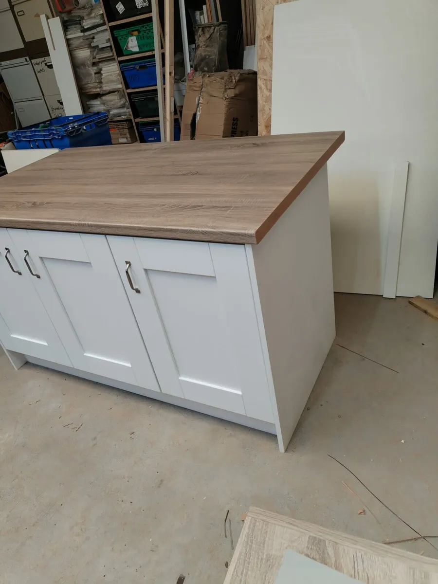 Kitchen island - Image 4