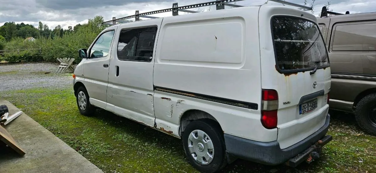 Toyota Hiace Crewcab - Image 3