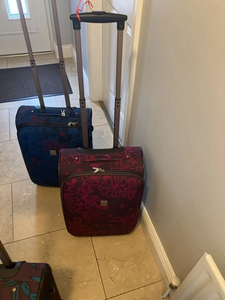 Four Tripp suitcases - Image 4