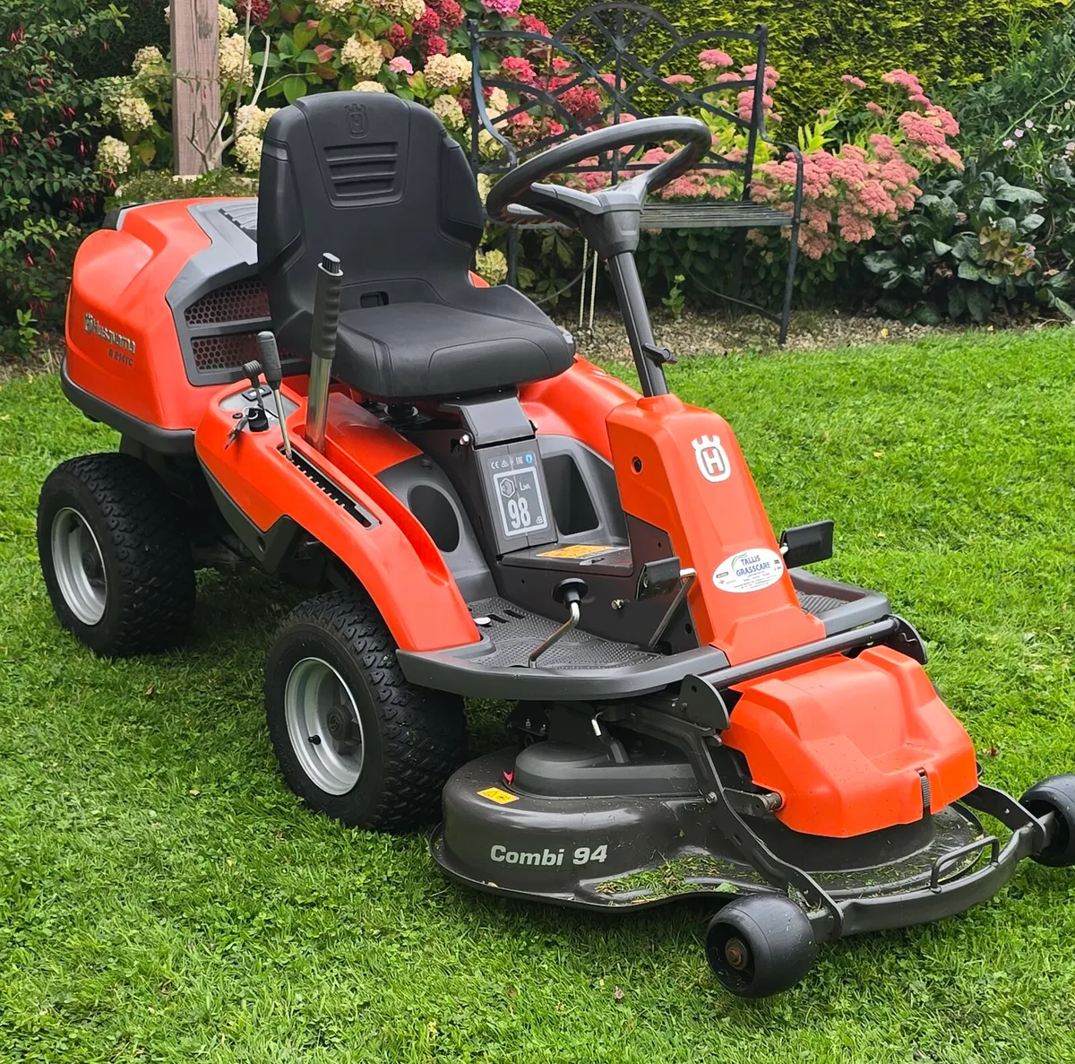 Husqvarna twin cylinder Briggs and Stratton - Image 2