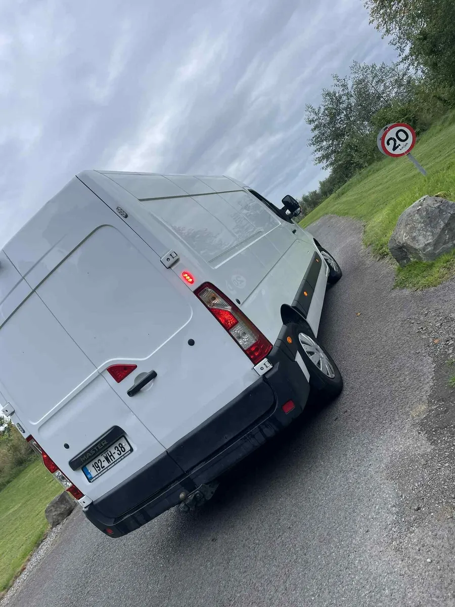 Car - Image 3