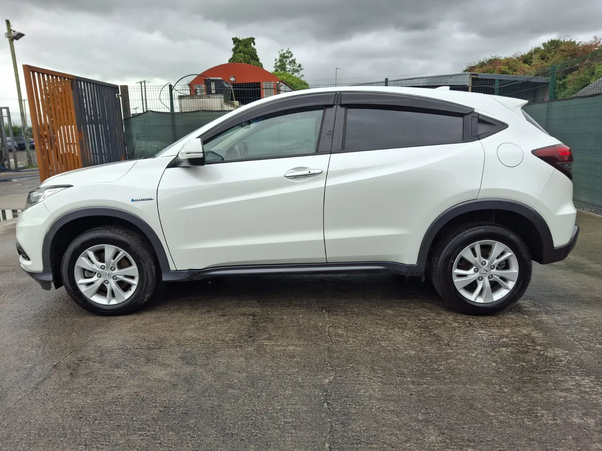 201 Honda Vezel 1.5 Hybrid Automatic - Image 2