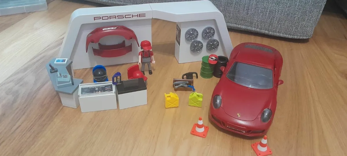 Playmobil red porsche showroom - Image 1