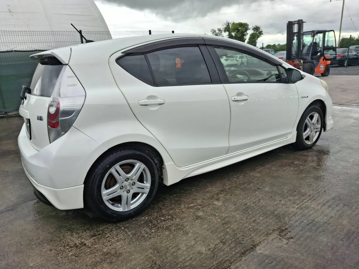 2012 Toyota Aqua  Hybrid    Automatic - Image 4