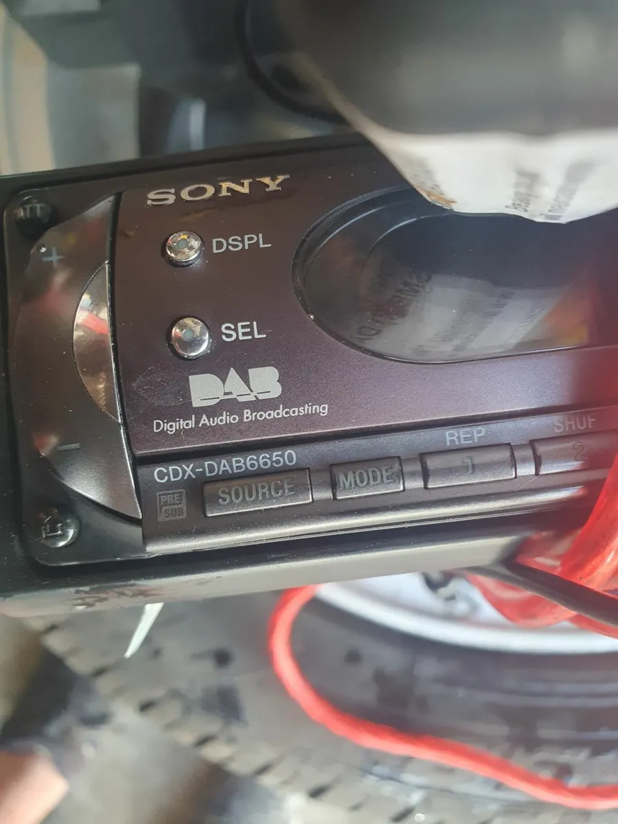 Sony Car stereo, 600w amp, DAB head unit - Image 4