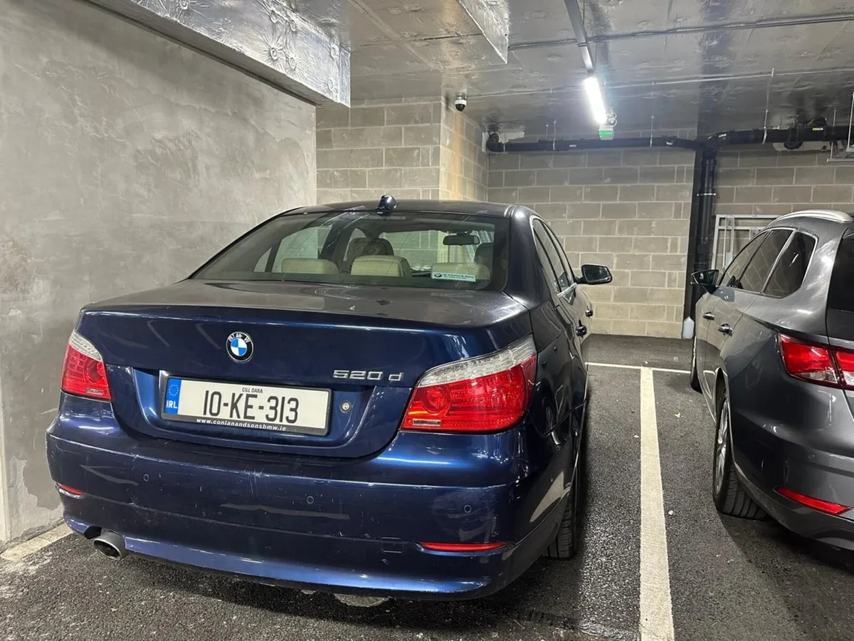 BMW 5-Series 2010 - Image 4