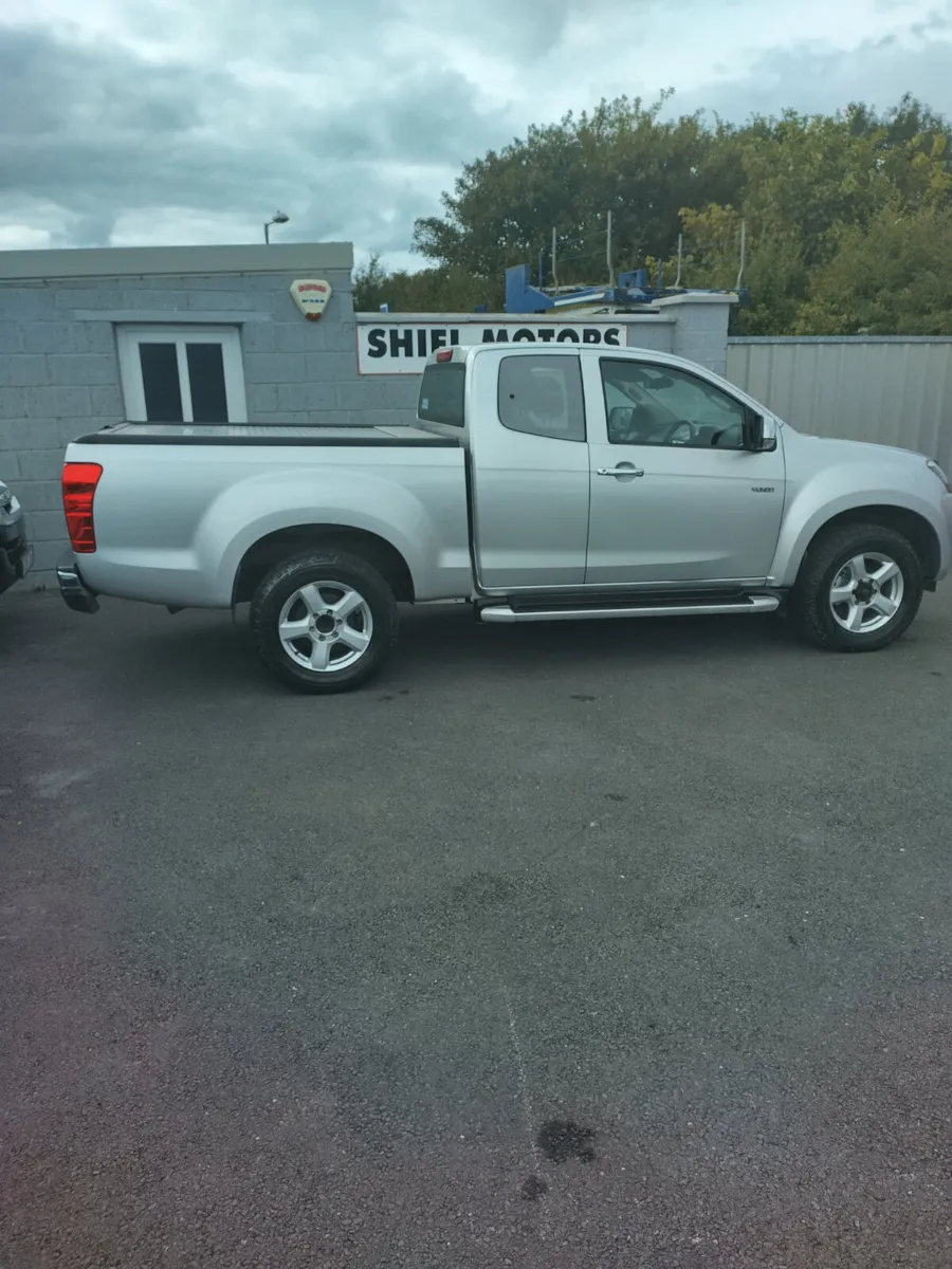 Isuzu D-Max 2017 - Image 1