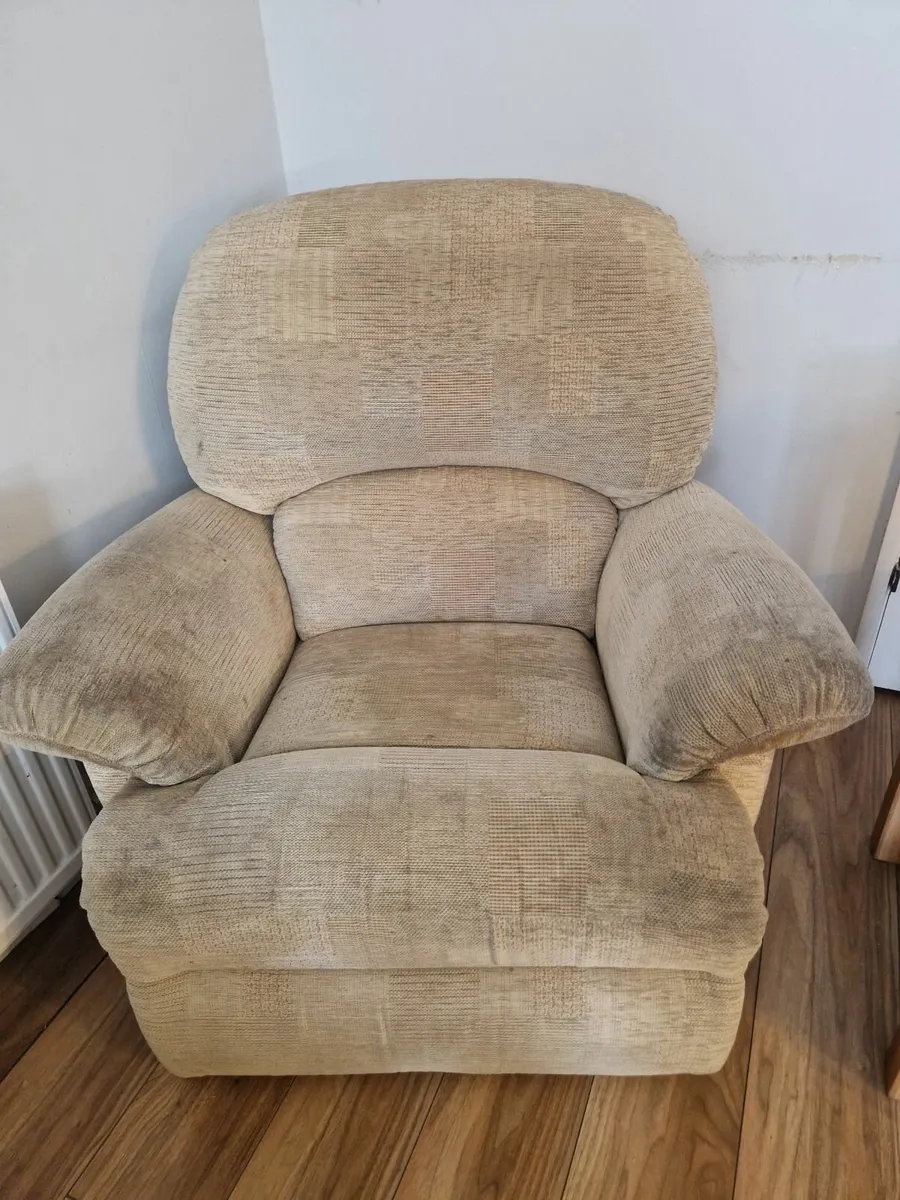 Free to take away suite of furniture - Image 3