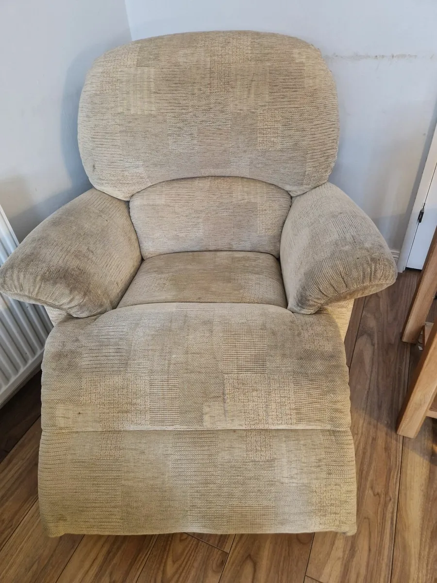 Free to take away suite of furniture - Image 4