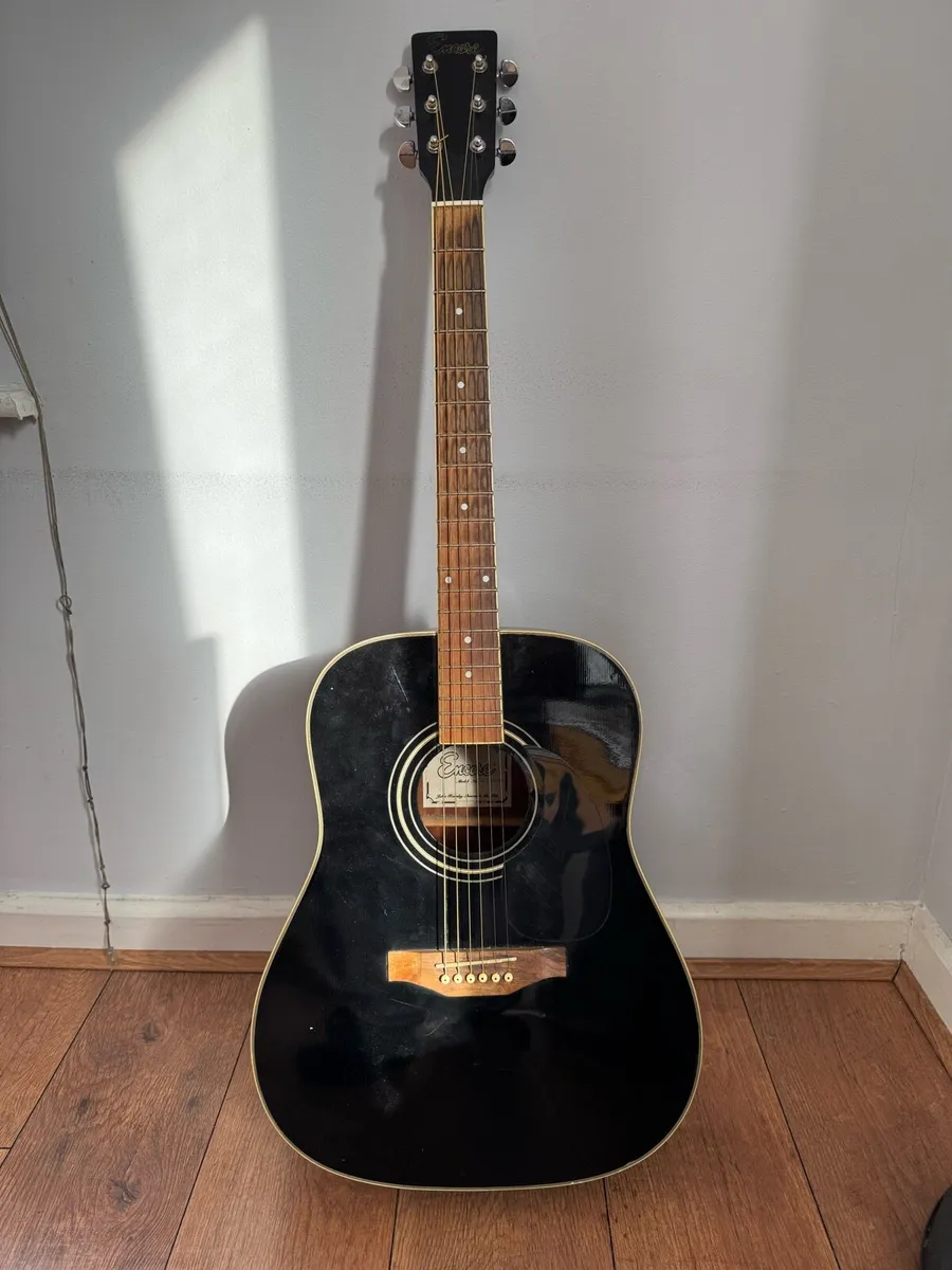Acoustic guitar - Image 1