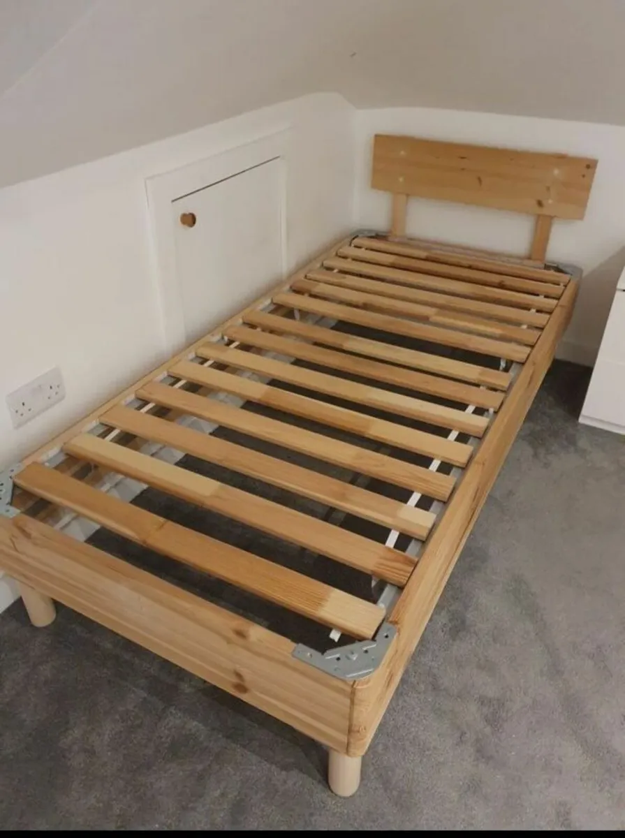 Child's single bed - Image 1