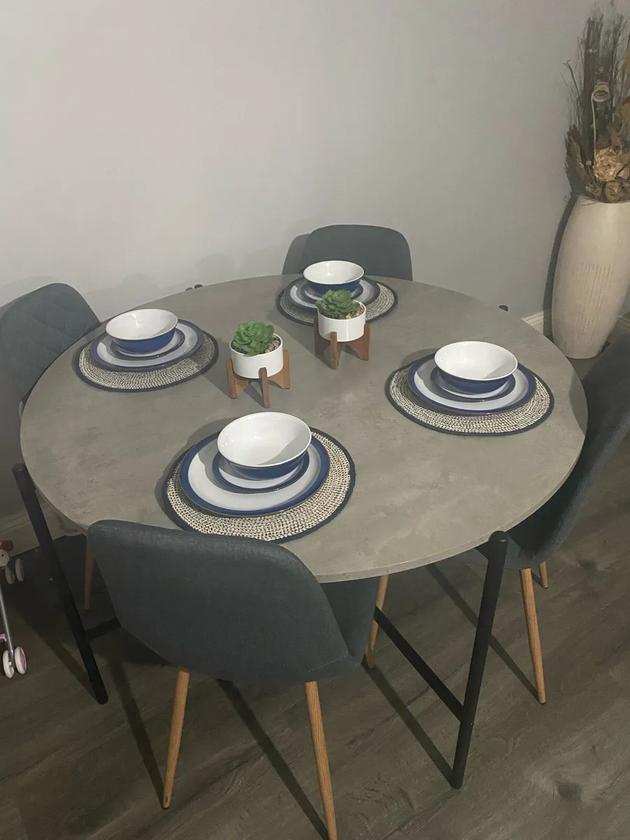 Dining table & 4 chairs - Image 1